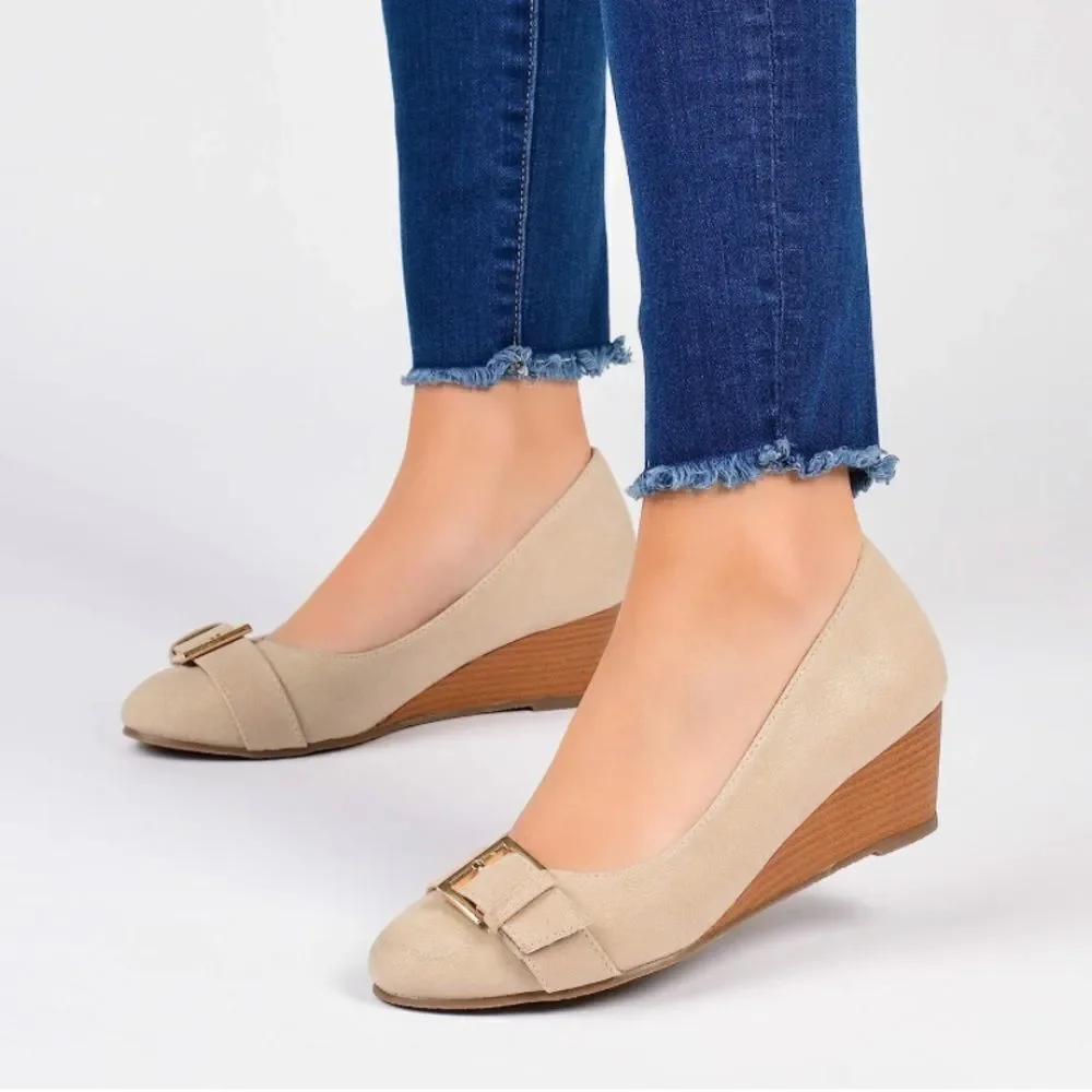 New in Box Journee Collection Graysn Wedge Heels with Buckle Bone Color Size 9.5